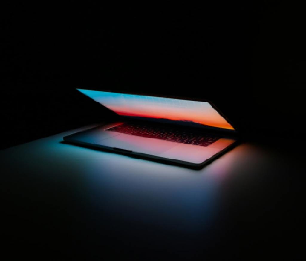 darklaptop_unsplash