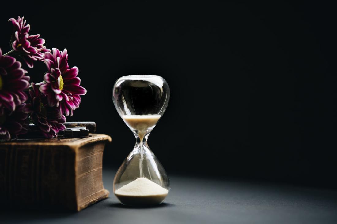 hourglass_unsplash