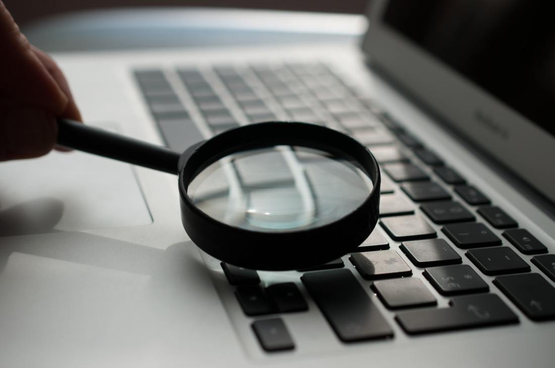 magnifyingglass_unsplash