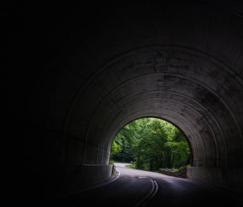 tunnel_unsplash