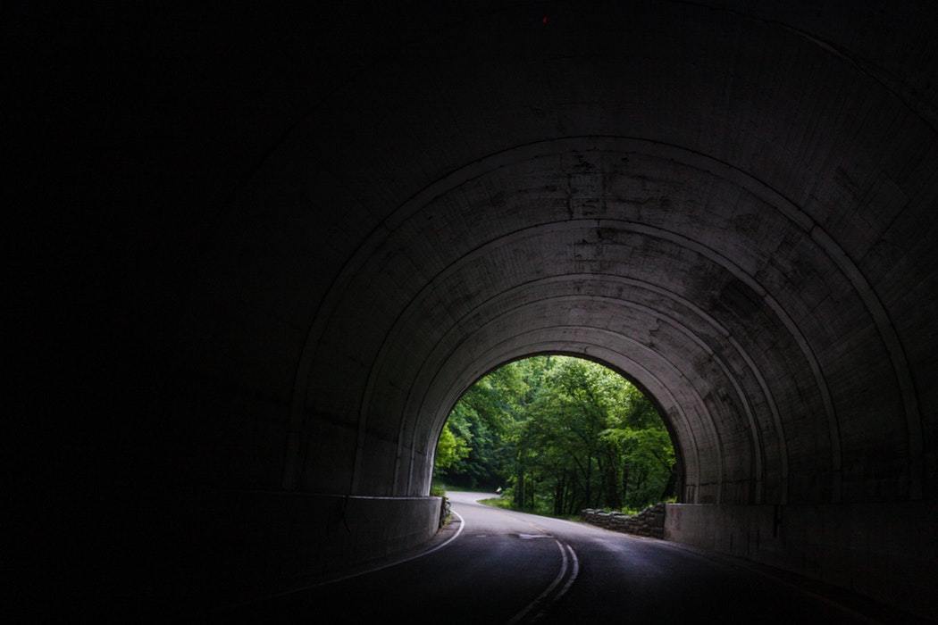 tunnel_unsplash